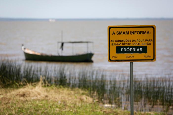 Proibido acampar na praia. – Foto de Praia do Lami, Porto Alegre