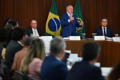 Brazils President Luiz Inacio Lula da Silva (C) speaks beside his Vice President and Minister of Industry and Trade Geraldo Alckmin (L) and Chief of Staff Rui Costa (R) during his governments first cabinet meeting at the Planalto Palace in Brasilia on January 6, 2023. (Photo by EVARISTO SA / AFP) / The erroneous mention[s] appearing in the metadata of this photo by EVARISTO SA has been modified in AFP systems in the following manner: [on January 6, 2023.] instead of [on December 6, 2023.]. Please immediately remove the erroneous mention[s] from all your online services and delete it (them) from your servers. If you have been authorized by AFP to distribute it (them) to third parties, please ensure that the same actions are carried out by them. Failure to promptly comply with these instructions will entail liability on your part for any continued or post notification usage. Therefore we thank you very much for all your attention and prompt action. We are sorry for the inconvenience this notification may cause and remain at your disposal for any further information you may require.<!-- NICAID(15314544) -->