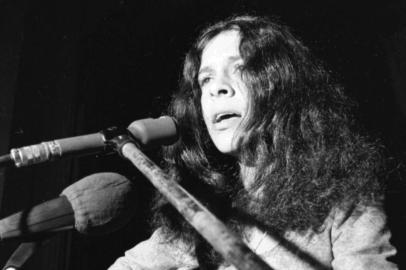 Show de Gal Costa, em Porto Alegre, no ano de 1973.-CRÉDITO: Nico Esteves, Agência RBS, 03/05/1973-#ENVELOPE: 88634<!-- NICAID(15306750) -->