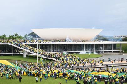 Supporters of Brazilian former President Jair Bolsonaro hold a demonstration at the Esplanada dos Ministerios in Brasilia on January 8, 2023. (Photo by EVARISTO SA / AFP)<!-- NICAID(15315235) -->