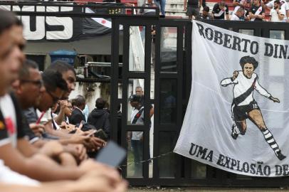 Corpo de Roberto Dinamite, maior ídolo da história do Vasco, é velado no estádio de São Januário, zona norte da cidade.Corpo de Roberto Dinamite, maior ídolo da história do Vasco, é velado no estádio de São Januário, zona norte da cidade.Local: Rio de JaneiroIndexador: Tânia Rêgo/Agência BrasilFotógrafo: Repórter Fotográfico<!-- NICAID(15316294) -->