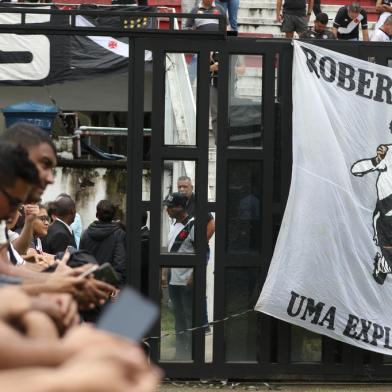 Corpo de Roberto Dinamite, maior ídolo da história do Vasco, é velado no estádio de São Januário, zona norte da cidade.Corpo de Roberto Dinamite, maior ídolo da história do Vasco, é velado no estádio de São Januário, zona norte da cidade.Local: Rio de JaneiroIndexador: Tânia Rêgo/Agência BrasilFotógrafo: Repórter Fotográfico<!-- NICAID(15316294) -->