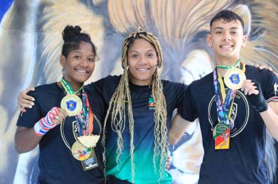 Porto Alegre, RS, Brasil, 11/01/2023 - Atletas de boxe participarão do mundial da categoria na Tailândia. Na foto, Bianca Thayná Cunha de Oliveira (Thayná Santos), Simoni dos Santos e Lucas Flores - Foto: Ronaldo Bernardi/Agência RBS<!-- NICAID(15318496) -->