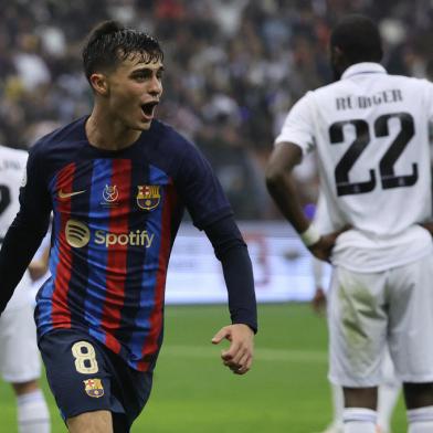 Barcelonas Spanish midfielder Pedri celebrates after scoring his teams third goal during the Spanish Super Cup final football match between Real Madrid CF and FC Barcelona at the King Fahd International Stadium in Riyadh, Saudi Arabia, on January 15, 2023. (Photo by Giuseppe CACACE / AFP)Editoria: SPOLocal: RiyadhIndexador: GIUSEPPE CACACESecao: soccerFonte: AFPFotógrafo: STF<!-- NICAID(15322058) -->