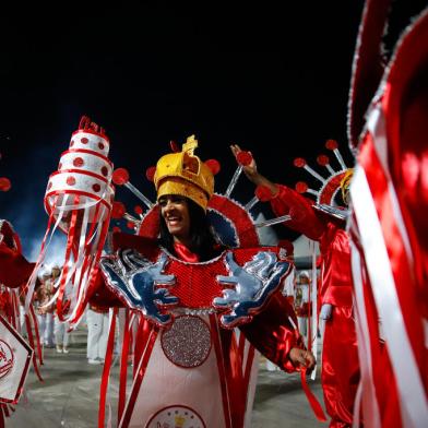 PORTO ALEGRE, RS, BRASIL,  08/05/2022- Carnaval 2022- Imperadores do Samba . Enredo: Imperadores do Samba orgulhosamente apresenta: um espetáculo entre os palcos da cidade Foto: Anselmo Cunha/Agencia RBS<!-- NICAID(15090376) -->