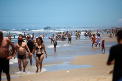 Capão da Canoa, RS, BRASIL, 16/01/2023-  Cresce o número de argentinos no veraneio gaúcho. Foto: Anselmo Cunha/Agencia RBS<!-- NICAID(15322501) -->