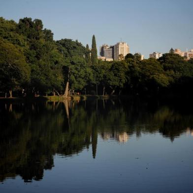 Porto Alegre, RS, Brasil, 17-01-2023: Calor. Parque Farroupilha (Redenção). Foto: Mateus Bruxel / Agência RBSIndexador: Mateus Bruxel<!-- NICAID(15323074) -->