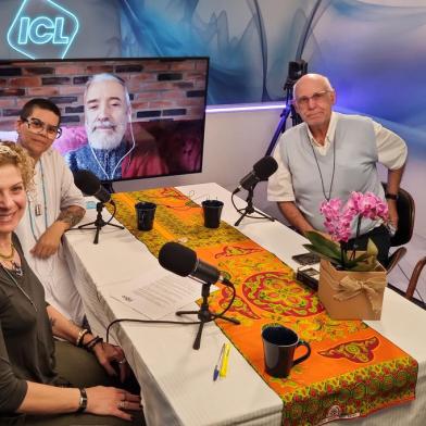 Podcasts: Padre Júlio Lancellotti é um dos apresentadores de Todos os Caminhos¿, novo podcast GloboplayPadre Júlio Lancellotti, a diretora do podcast Angela Rezé, a candomblecista Adriana Aragão e o budista Lama Padma Samten.Sergio Matta<!-- NICAID(15322982) -->