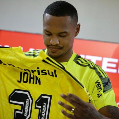 PORTO ALEGRE, RS, BRASIL, 19/01/2023- Apresentação da nova contratação do Inter, o goleiro John. Foto: Jefferson Botega / Agencia RBSIndexador: Andre Avila<!-- NICAID(15326024) -->