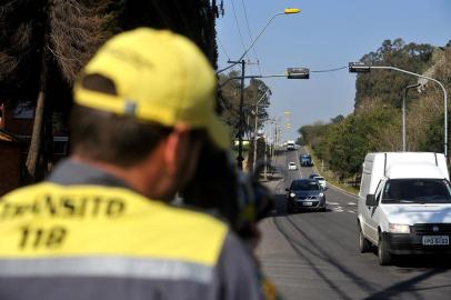 CAXIAS DO SUL, RS, BRASIL, 16/08/2018Fiscalização de trânsito na perimetral norte que tem como limite de velocidade 60km/h. (Lucas Amorelli/Agência RBS)<!-- NICAID(13696108) -->