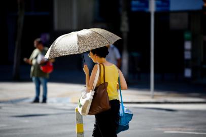 PORTO ALEGRE, RS, BRASIL - 2023.01.24 - Calor em Porto Alegre. (Foto: André Ávila/ Agência RBS)<!-- NICAID(15330184) -->