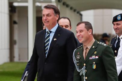 Presidente Jair Bolsonaro acompanhado do ajudante de ordens, Mauro Cid, e de militares norte-americanos durante apresentação sobre o U.S. Southern Command.Foto: Alan Santos/PR<!-- NICAID(15330441) -->