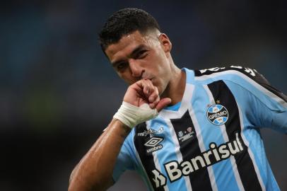 Gremios Uruguayan forward Luis Suarez celebrates after scoring against Sao Luiz during the Brazilian Recopa Gaucha football match between Gremio and Sao Luiz at the Arena do Gremio stadium in Porto Alegre, Brazil on January 17, 2023. - Uruguayan international forward Luis Suarez has signed a two-year contract with Brazilian club Gremio. (Photo by SILVIO AVILA / AFP)Editoria: SPOLocal: Porto AlegreIndexador: SILVIO AVILASecao: soccerFonte: AFPFotógrafo: STR<!-- NICAID(15324279) -->