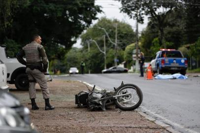 PORTO ALEGRE, RS, BRASIL,  18/05/2022- Motociclista morre em acidente na avenida Cavalhada. Foto: Mateus Bruxel/ Agência RBSIndexador: Mateus Bruxel<!-- NICAID(15099097) -->