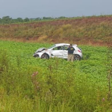 Capotamento na BR-285, em São Luiz Gonzaga. Ocupante do carro acabou morrendo dias depois, em hospital<!-- NICAID(15330520) -->