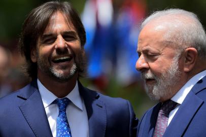 Uruguays President Luis Lacalle Pou (L) laughs next to Brazilian President Luiz Inacio Lula da Silva at the presidential residence in Montevideo on January 25, 2023, during Lulas visit to Uruguay. - Lula da Silva began his first international tour last Sunday with a visit to Argentina and Uruguay with the aim of restoring regional leadership to Brazil after the management of the far-right Jair Bolsonaro. (Photo by Dante Fernandez / AFP)<!-- NICAID(15330805) -->