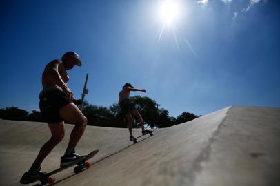 Porto Alegre, RS, Brasil, 25/01/2023 - Tarde de calor intenso e abafamento na capital - Foto: Jonathan Heckler/Agência RBS<!-- NICAID(15330905) -->