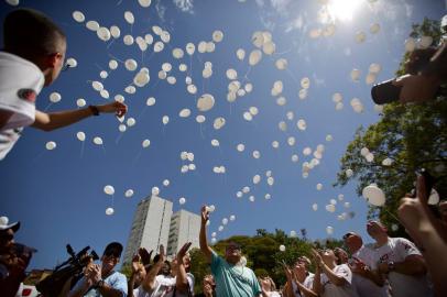 Santa Maria, RS, Brasil, 27/01/2023 - Soltura de balões na praça Saldanha Marinha. O evento é para relembrar aos 10 anos da tragédia da Kiss. - Foto: Jefferson Botega/Agência RBSIndexador: Jefferson Botega<!-- NICAID(15333452) -->