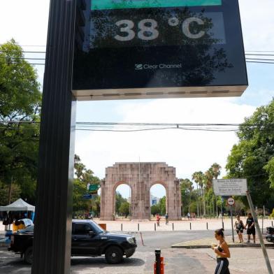 Temperatura de 38ºC é registrada na Redenção neste sábado<!-- NICAID(15334098) -->