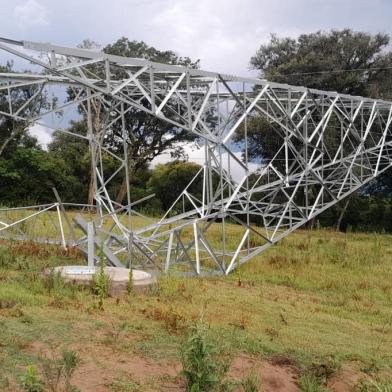 Vandalismo em torre de energia de Vale Verde deixa 6 mil clientes sem luz. Fotos: Adriano Rosa/Certaja/Divulgação<!-- NICAID(15334328) -->