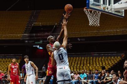 Caxias basquete enfrenta o Brasília, pelo NBB, no Ginásio Nilson Nelson.<!-- NICAID(15337591) -->