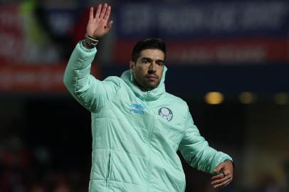 O tÃ©cnico Abel Ferreira, da SE Palmeiras, em jogo contra a equipe do C Cerro PorteÃ±o, durante partida vÃ¡lida pelas oitavas de final, ida, da Copa Libertadores, no EstÃ¡dio General Pablo Rojas. (Foto: Cesar Greco)<!-- NICAID(15138171) -->