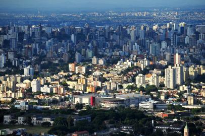 Vista aérea de Porto Alegre.Vista geral de Porto Alegre apartir do morro da Embratel.<!-- NICAID(6404971) -->