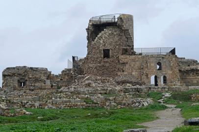 Aleppos ancient citadel is damaged following a deadly earthquake that shook Syria on February 6, 2023. - At least 810 people were killed in Syria as buildings collapsed after a 7.8 magnitude earthquake struck neighbouring Turkey, state media and rescuers said. (Photo by AFP)<!-- NICAID(15341589) -->