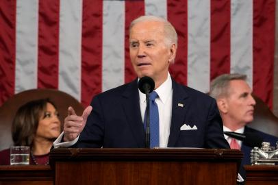 WASHINGTON, DC - FEBRUARY 07: U.S. President Joe Biden delivers the State of the Union address to a joint session of Congress as Vice President Kamala Harris and House Speaker Kevin McCarthy (R-CA) listen on February 7, 2023 in the House Chamber of the U.S. Capitol in Washington, DC. The speech marks Bidens first address to the new Republican-controlled House.   Jacquelyn Martin-Pool/Getty Images/AFP (Photo by POOL / GETTY IMAGES NORTH AMERICA / Getty Images via AFP)<!-- NICAID(15343015) -->