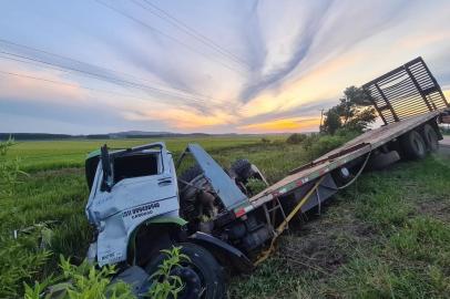 Dois acidentes na BR-290, em Eldorado do Sul, provocam 10km de congestionamento nesta quarta-feira (8)<!-- NICAID(15343986) -->