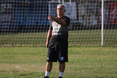 Fabiano Daitx, técnico do Novo Hamburgo, no Gauchão 2022<!-- NICAID(14978945) -->