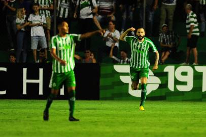 CAXIAS DO SUL, RS, BRASIL, 09/02/2023. Juventude x Grêmio, jogo válido pela sexta rodada da primeira fase do Campeonato Gaúcho (Gauchão 2023) e realizado no estádio Alfredo Jaconi. Comemoração do primeiro gol do Juventude, marcado pelo atacante Rodrigo Rodrigues.  (Porthus Junior/Agência RBS)<!-- NICAID(15345429) -->