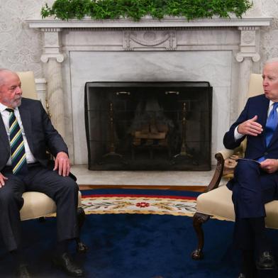 US President Joe Biden meets with Brazilian President Luiz Inacio Lula da Silva in the Oval Office of the White House in Washington, DC, on February 10, 2023. (Photo by ANDREW CABALLERO-REYNOLDS / AFP)Editoria: POLLocal: WashingtonIndexador: ANDREW CABALLERO-REYNOLDSSecao: diplomacyFonte: AFPFotógrafo: STF<!-- NICAID(15346555) -->