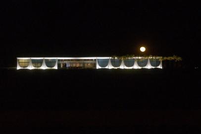 zol - Palácio da Alvorada à noite 