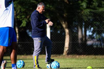 Luizinho Vieira, técnico do Ypiranga, de Erechim, na Série C do Brasileirão 2023.<!-- NICAID(15415342) -->