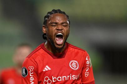 Internacionals forward Luiz Adriano celebrates after scoring a goal during the Copa Libertadores group stage second leg football match between Venezuelas Metropolitanos and Brazils Internacional at the Olimpico stadium in Caracas on May 25, 2023. (Photo by YURI CORTEZ / AFP)Editoria: SPOLocal: CaracasIndexador: YURI CORTEZSecao: soccerFonte: AFPFotógrafo: STF<!-- NICAID(15438966) -->