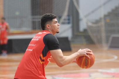 Treinamento da equipe principal e do sub-22 do Caxias Basquete, que se prepara para a fase final da LDB.<!-- NICAID(15524212) -->