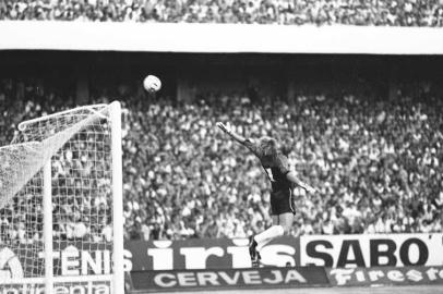 zol - claudio taffarel - goleiro - futebol - galeria - carreira - momentos - Campeonato Gaúcho 1986 - Inter 0x1 Grêmio