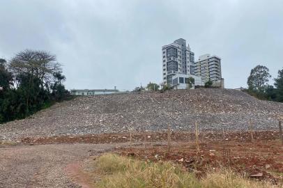 Empresa conclui obra de contenção em deslizamento no bairro Petrópolis<!-- NICAID(15826641) -->