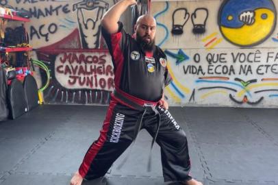 Conheça o atleta passo-fundense de kickboxing que coleciona cinturões e já é o número 1 do mundo<!-- NICAID(15856112) -->