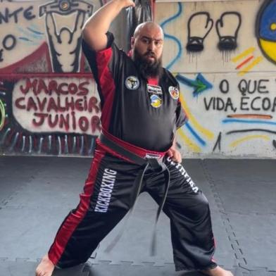 Conheça o atleta passo-fundense de kickboxing que coleciona cinturões e já é o número 1 do mundo<!-- NICAID(15856112) -->