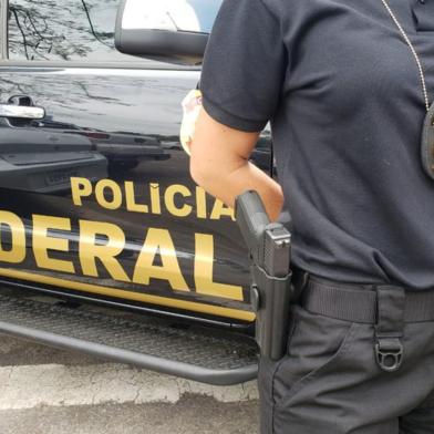 Homem investigado por se passar por policial federal para extorquir estrangeiros é preso em Passo Fundo<!-- NICAID(15912050) -->