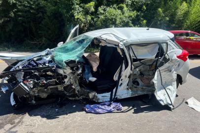 Motorista fica ferido após acidente com carreta na RS-324 entre Passo Fundo e Marau<!-- NICAID(15925745) -->