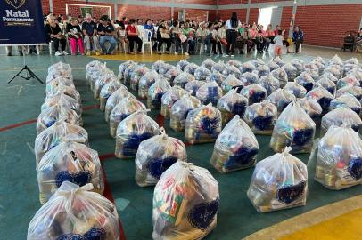 Legião da Boa Vontade distribui alimentos para famílias carentes em Passo Fundo<!-- NICAID(15934331) -->