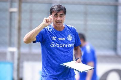 RS - FUTEBOL/ PRE-TEMPORADA GREMIO 2025 - ESPORTES - Jogadores do Gremio realizam treino tÃ©cnico durante esta quarta-feira, no CT Presidente Luiz Carvalho, na Pre-Temporada 2025. Na foto, Gustavo Quinteros. FOTO: LUCAS UEBEL/GREMIO FBPA<!-- NICAID(15955412) -->