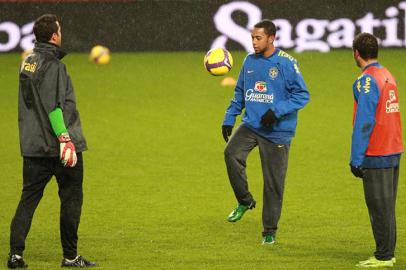 Atacante Robinho - treino da Seleção Brasileira - Londres - amistoso contra a Itália - futebol - 10/02/2009  