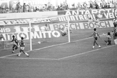 zol - Gre-Nal do século, um clássico para sempre - Grêmio - Inter - 20 anos - 12 de fevereiro de 1989 - centroavante Nilson comemora gol que confirmou Inter na final do Brasileirão e na Libertadores - Campeonato Brasileiro - 12/01/2009  