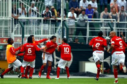 Brasileirão - Campeonato Brasileiro - estreia - Corinthians - Inter - Pacaembu - gol - comemoração - Nilmar - 10/05/2009 