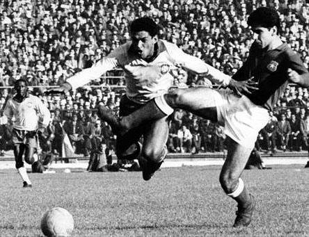 Jogos inesquecíveis da Copa: Garrincha x Chile em 62: gols, expulsão e até  pedrada - Esporte do Vale