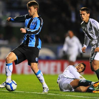 neuton - grêmio - goiás - campeonato brasileiro - estádio olímpico - 15/08/2010 